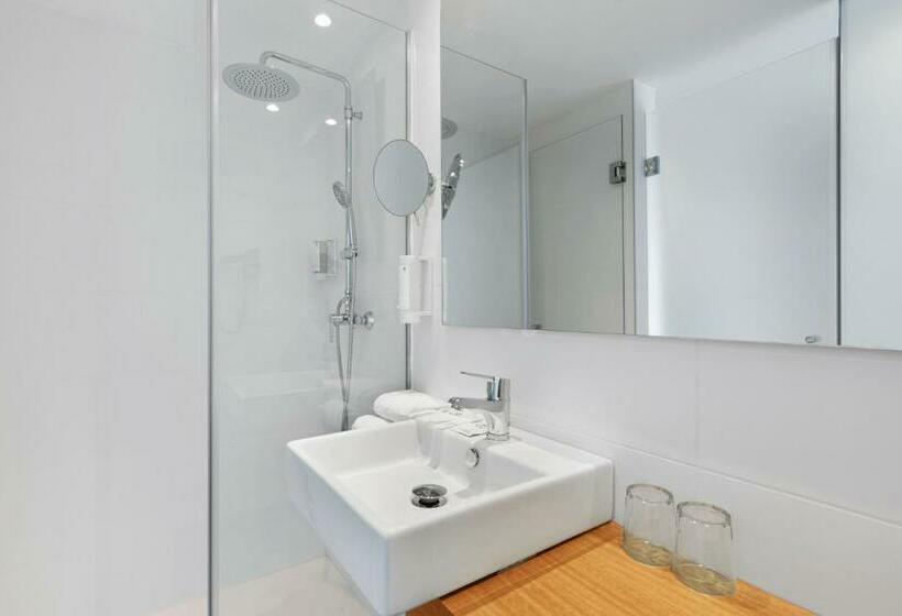 Quarto Estandar Individual, Alua Boccaccio
