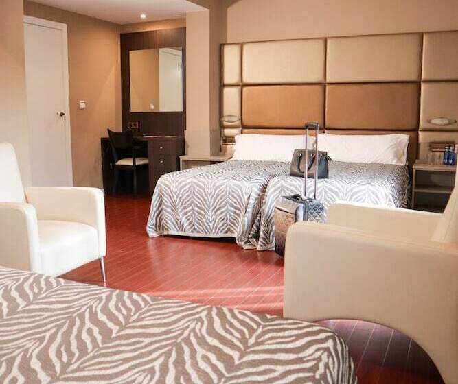 غرفة قياسية ثلاثية, Benetusser