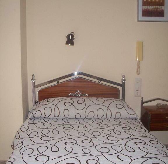 标准单人间, Borja