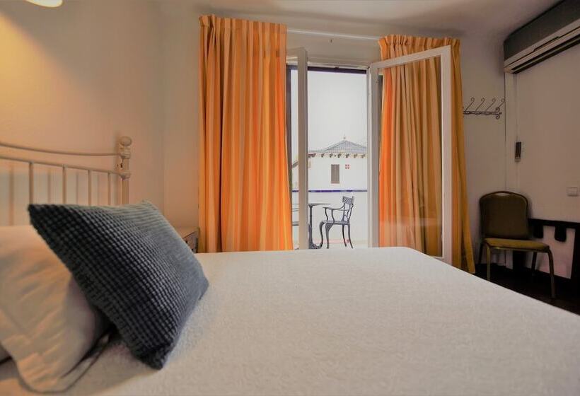 Номер Стандарт Трехместный, Capri