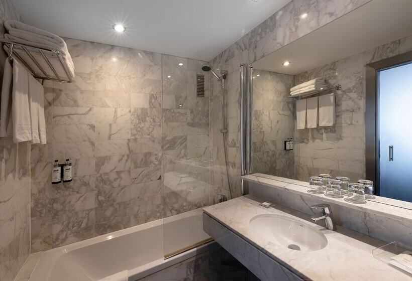 Номер Стандарт Трехместный, Catalonia Albeniz