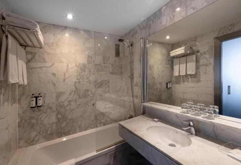 Номер Стандарт Трехместный, Catalonia Albeniz