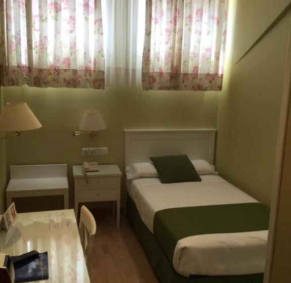 اتاق استاندارد یک نفره, Cordón