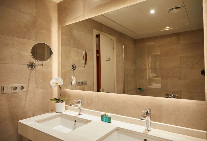 Номер Стандарт, El Avenida Palace