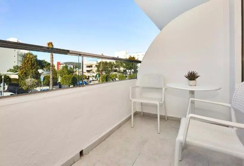 اتاق استاندارد سه نفره, Globales Torrenova - Adults Only