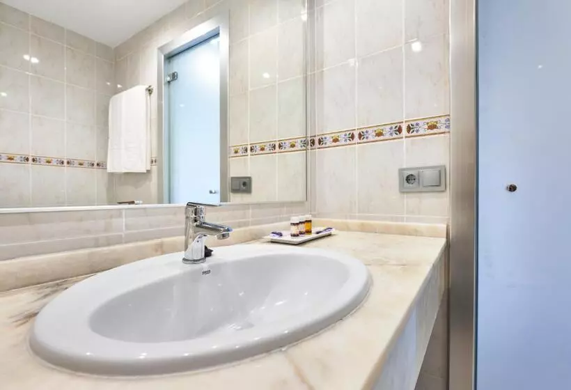 اتاق استاندارد سه نفره, Globales Torrenova - Adults Only