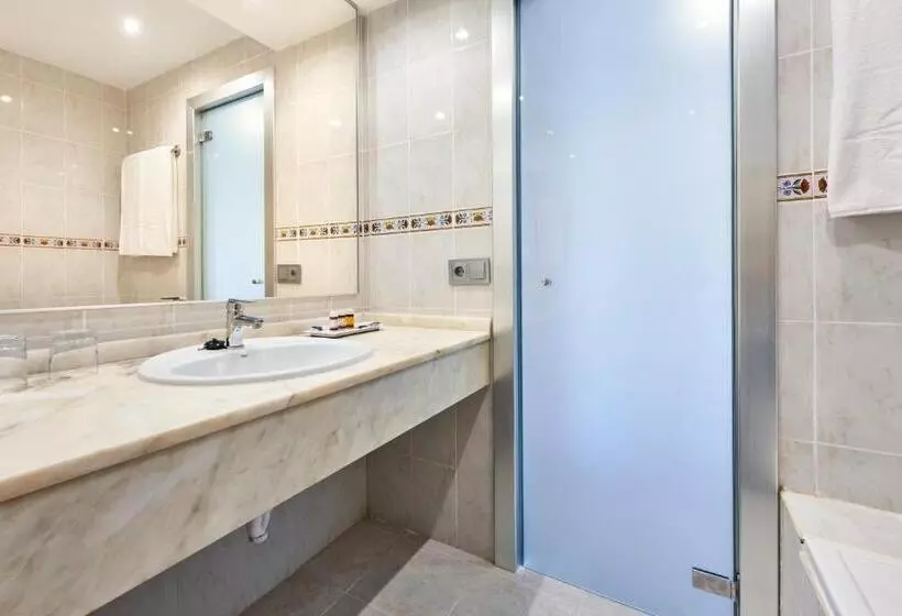 اتاق استاندارد سه نفره, Globales Torrenova - Adults Only