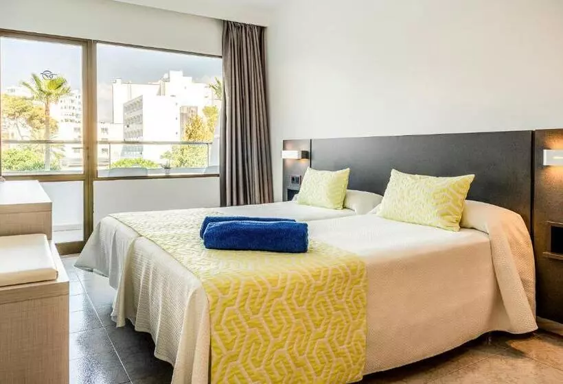 اتاق استاندارد سه نفره, Globales Torrenova - Adults Only