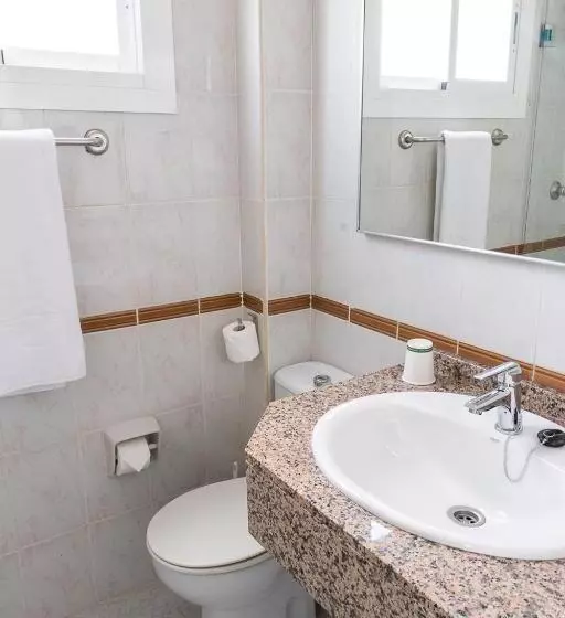 اتاق استاندارد یک نفره, Globales Torrenova - Adults Only