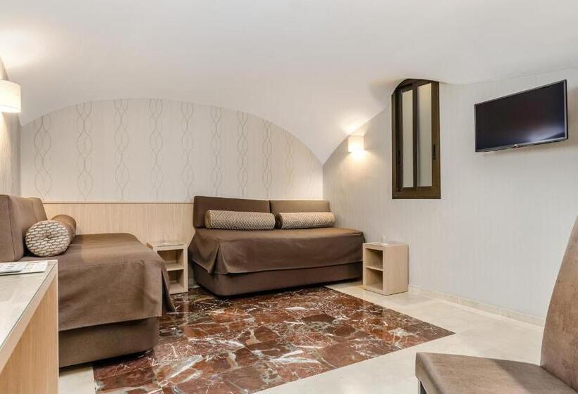 اتاق استاندارد چهار تخته, Gotico