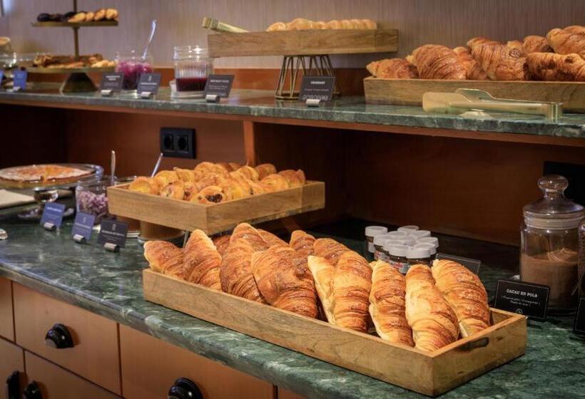 اتاق استاندارد چهار تخته, Gotico