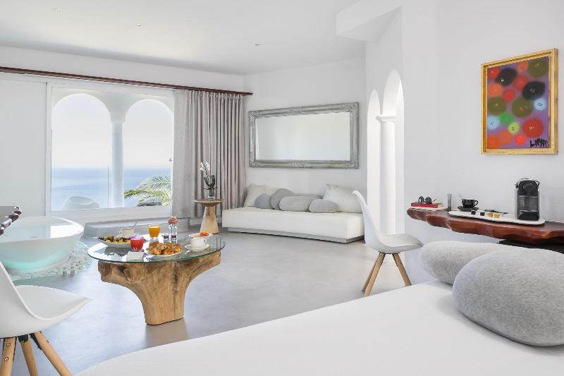 Номер Стандарт, Hacienda Na Xamena Ibiza