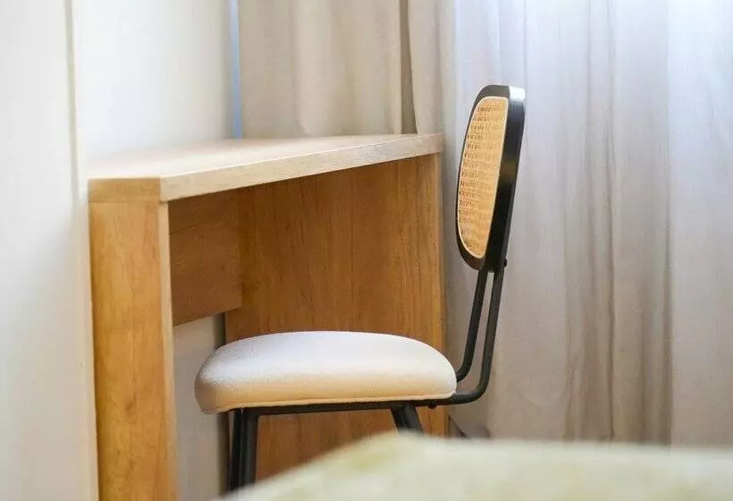 Chambre Standard, htop Bcn City