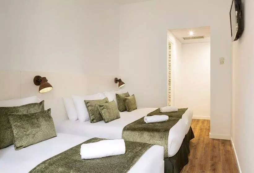 Chambre Triple Standard, htop Bcn City