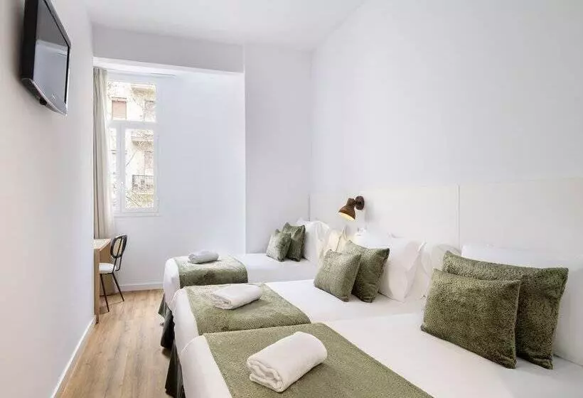 Chambre Triple Standard, htop Bcn City