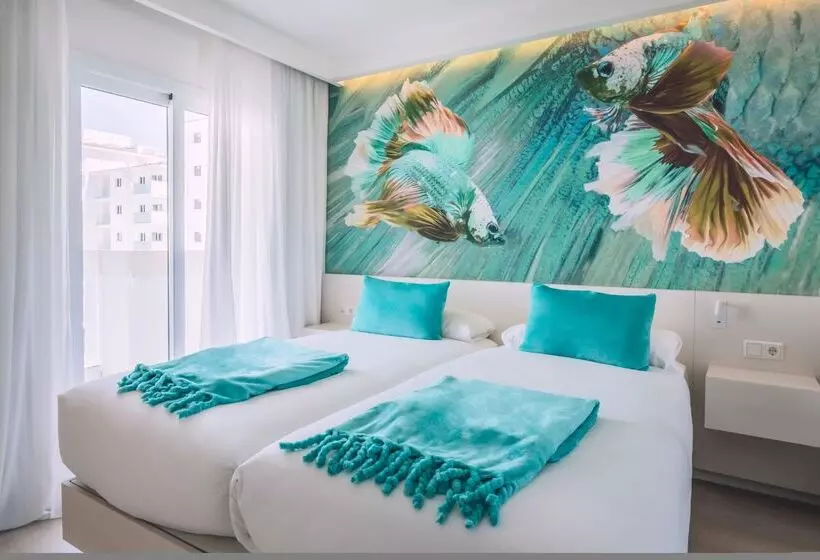 اتاق خانوادگی با چشم‌انداز استخر, Iberostar Waves Alcudia Park