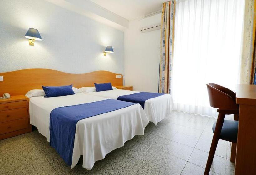 Трехместный Номер Стандарт Interior, Internacional