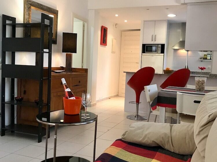 חדר סטודיו סטנדרד, Los Globos