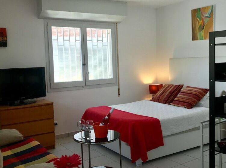 חדר סטודיו סטנדרד, Los Globos