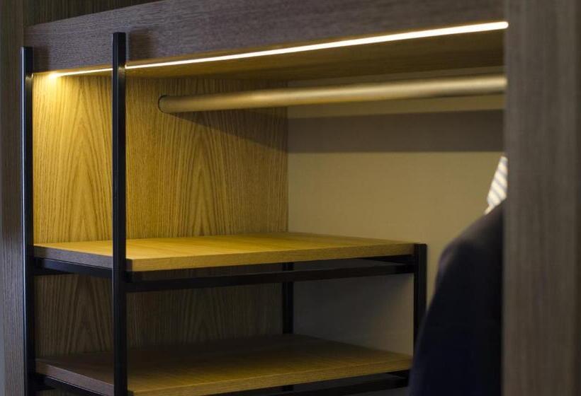 غرفة قياسية, One Shot Colon 46