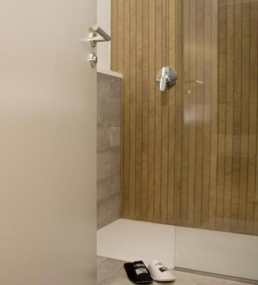 غرفة سوبيريور, One Shot Colon 46