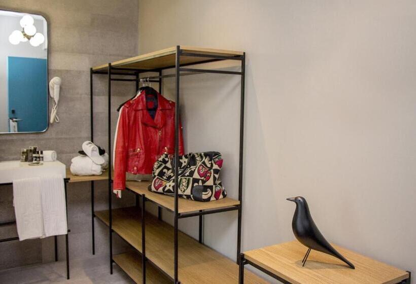 غرفة سوبيريور, One Shot Colon 46