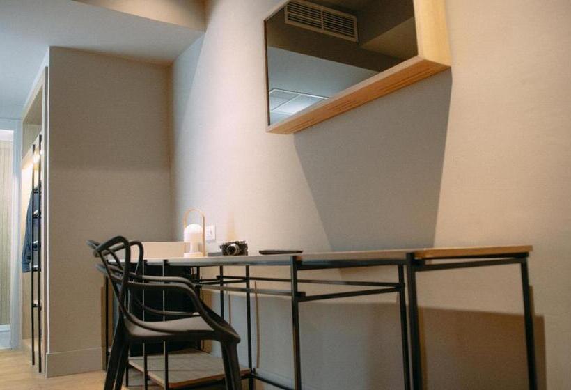 غرفة سوبيريور, One Shot Colon 46