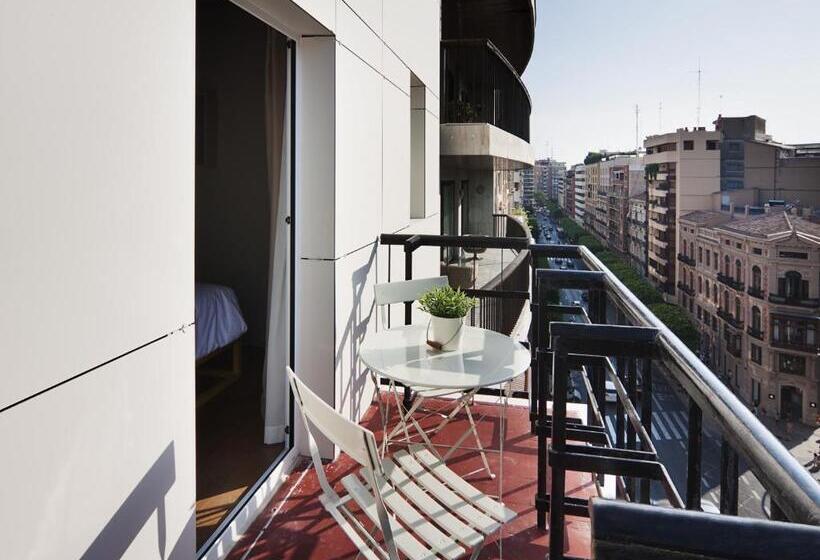 غرفة قياسية مزوَّدة بشُرفة, One Shot Colon 46