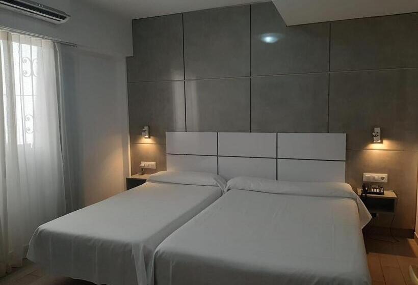 غرفة قياسية ثلاثية, Sol Playa