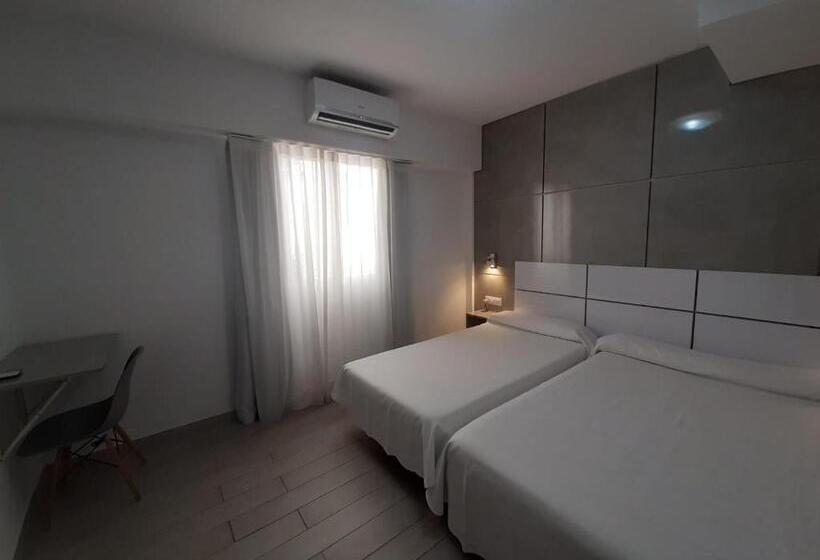 غرفة قياسية ثلاثية, Sol Playa