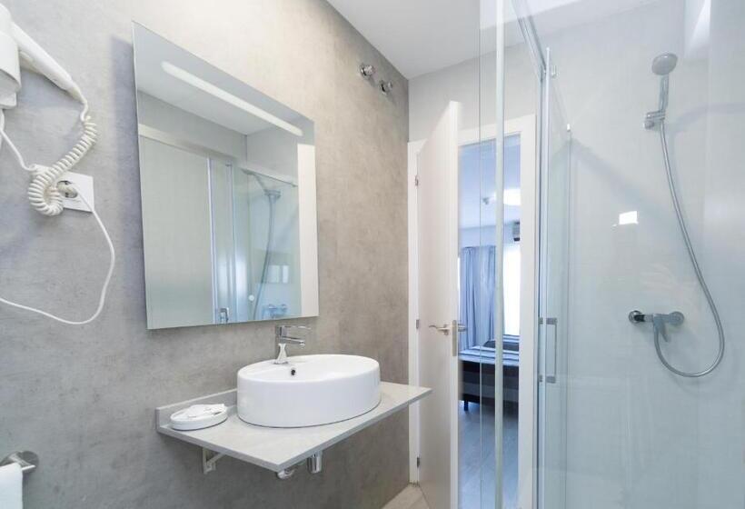 غرفة قياسية ثلاثية, Sol Playa