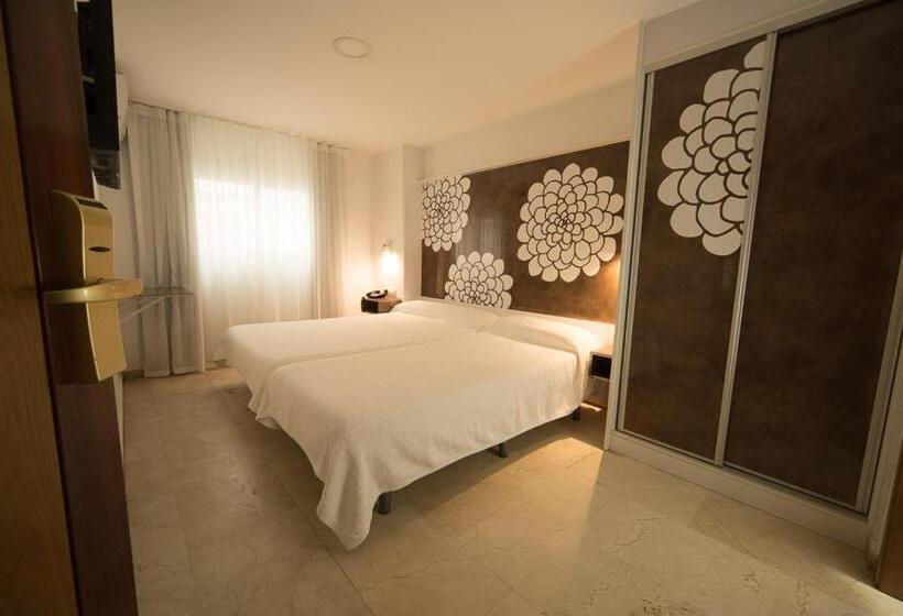 غرفة قياسية, Sol Playa