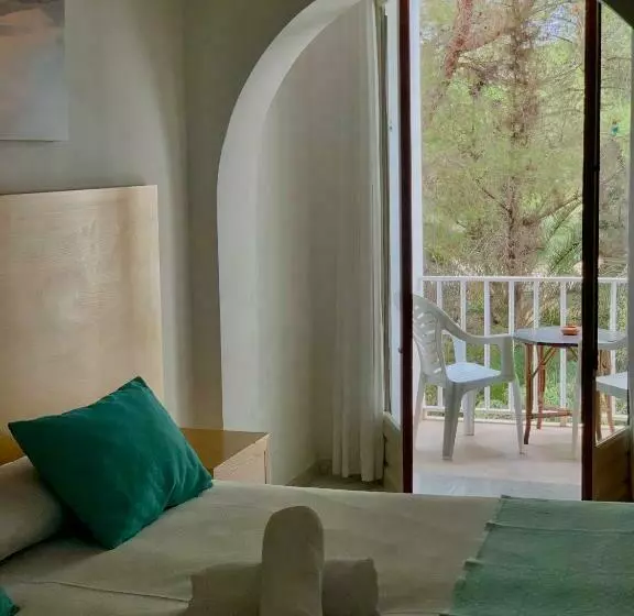 اتاق استاندارد با بالکن, Tagomago