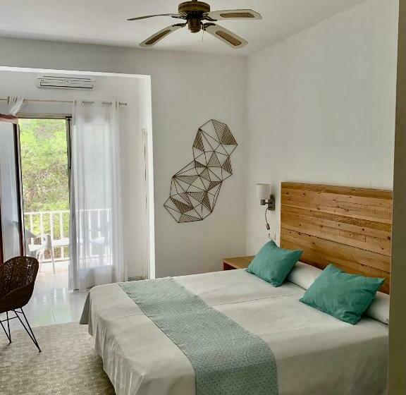 غرفة قياسية مزوَّدة بشُرفة, Tagomago