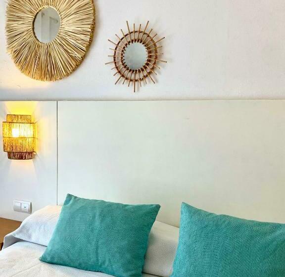 غرفة قياسية مطلّة علي البحر, Tagomago