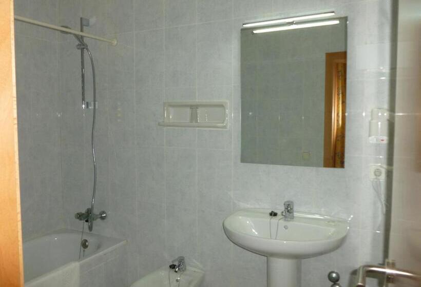 غرفة قياسية مطلّة علي البحر, Tagomago