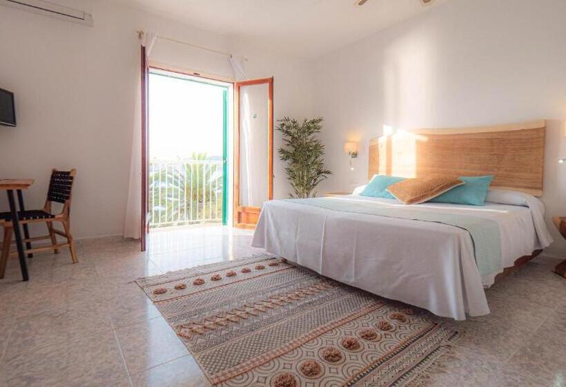 غرفة ديلوكس مطلّة علي البحر, Tagomago