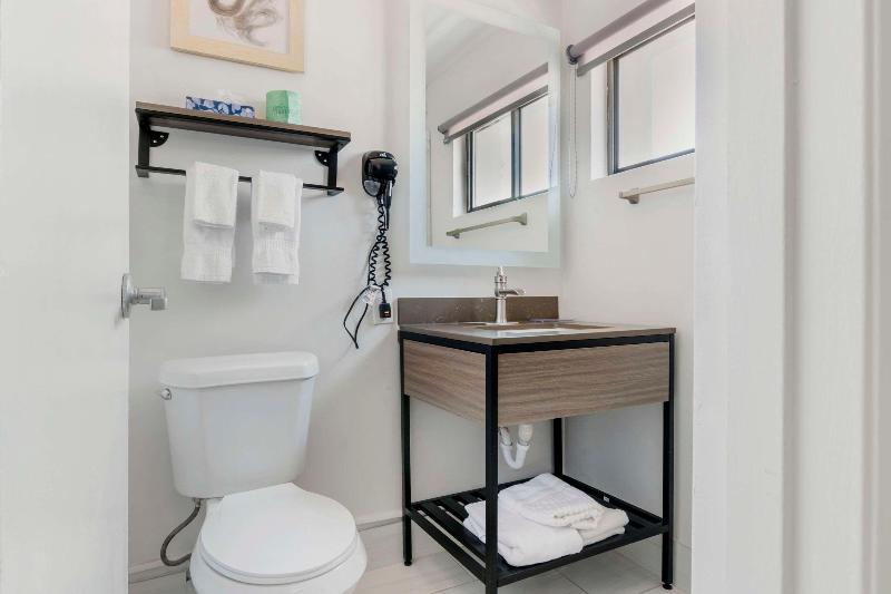 غرفة قياسية مطلّة علي البحر, Tagomago