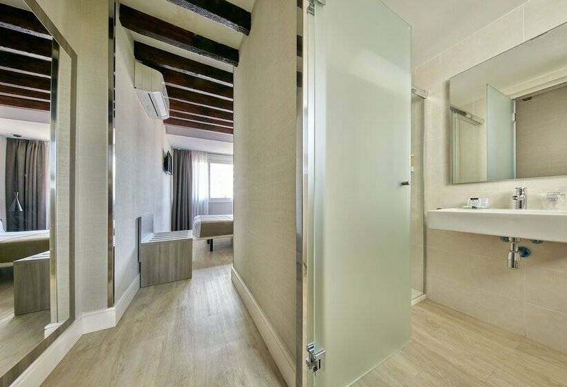 اتاق استاندارد, Transit