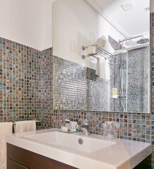 اتاق سوپریور, Transit