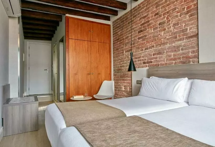 Habitación Superior, Transit