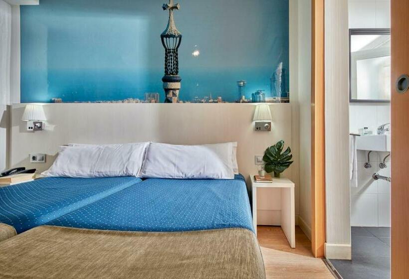 اتاق استاندارد با بالکن, Transit