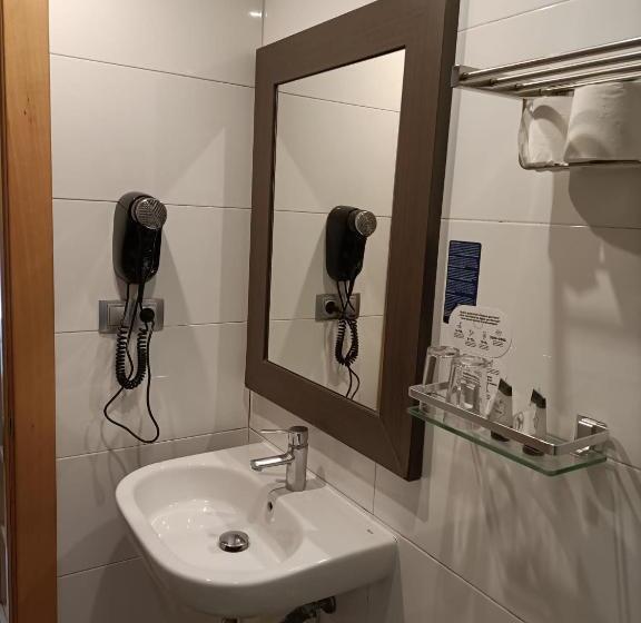 اتاق سوپریور, Transit