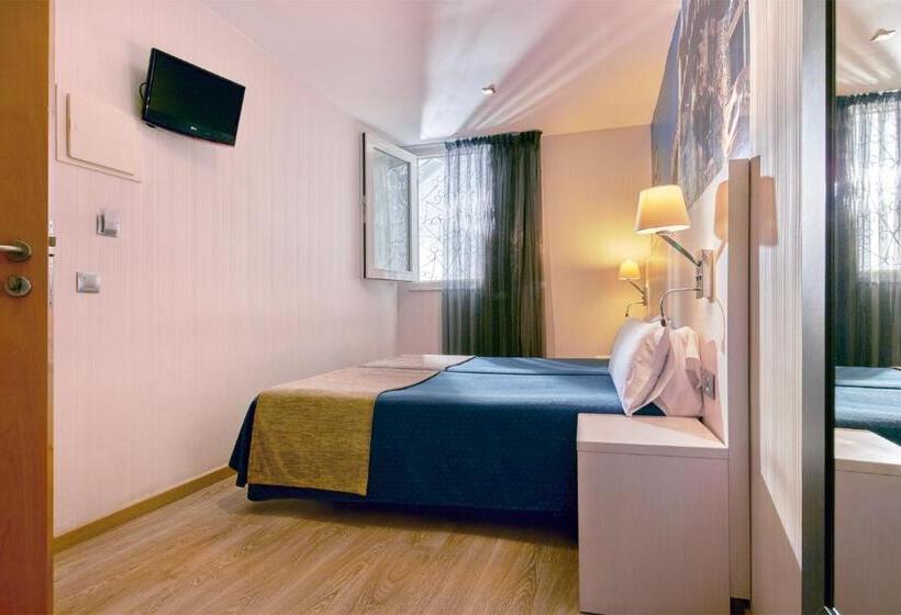 اتاق سوپریور, Transit