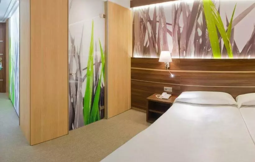 اتاق استاندارد با چشم‌انداز استخر, Kaktus Hotel Volga   Adults Recommended