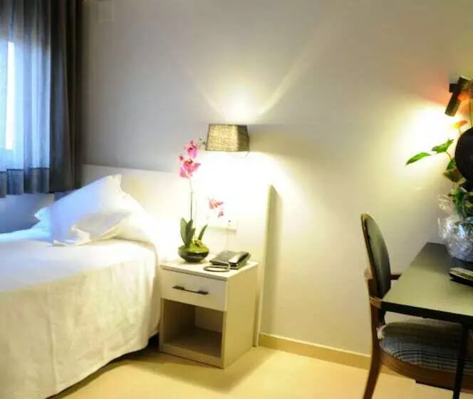 اتاق استاندارد یک نفره, New Hotel Colon