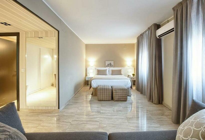 جناح جونيور, New Hotel Colon