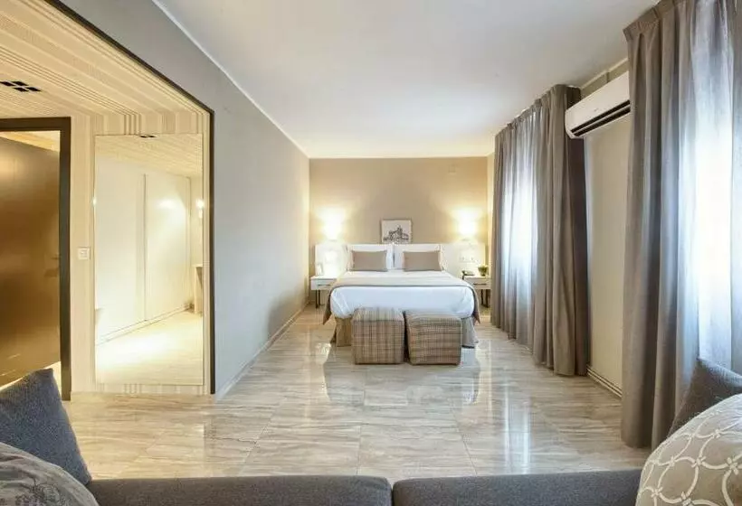 سوییت جونیور, New Hotel Colon