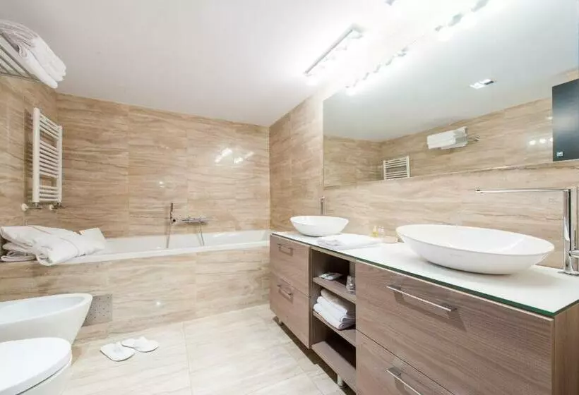 سوییت جونیور, New Hotel Colon
