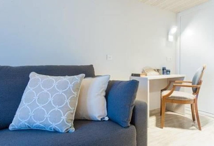 جناح جونيور, New Hotel Colon